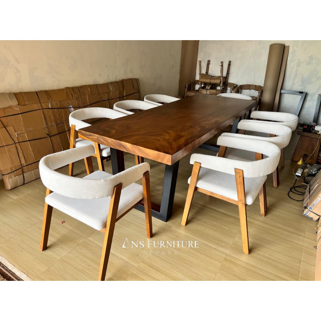 Set meja makan trembesi solid.set meja makan kursi 8pcs