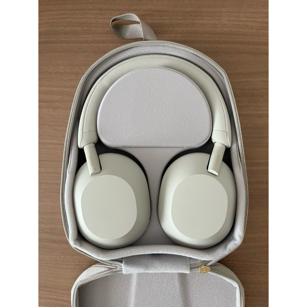 Preloved Second Sony Headphones WH-1000XM5