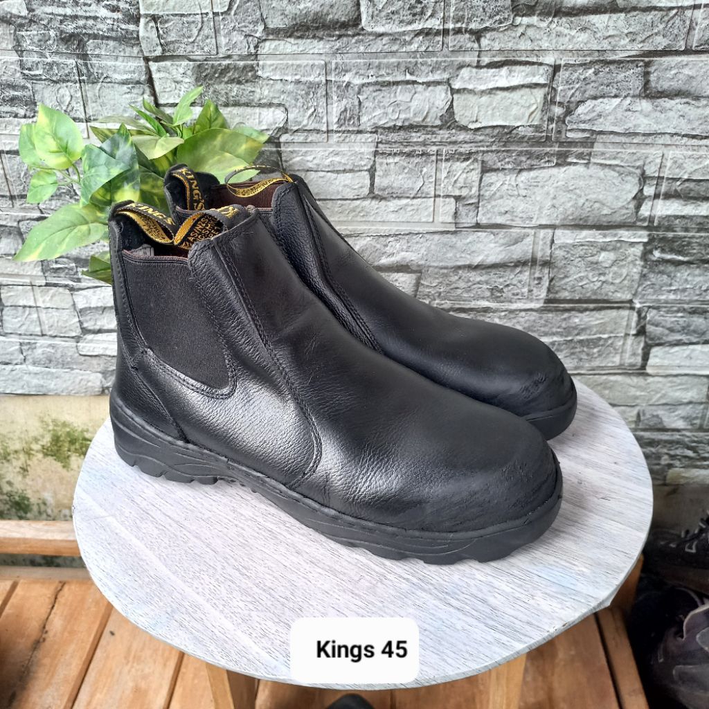 Sepatu second safety ujung besi merk kings size45 insol30 cm