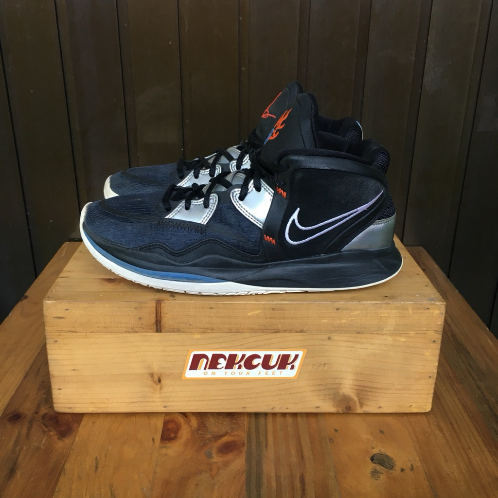 SEPATU BASKET NIKE KYRIE 8 FIRE ICE (size 42)