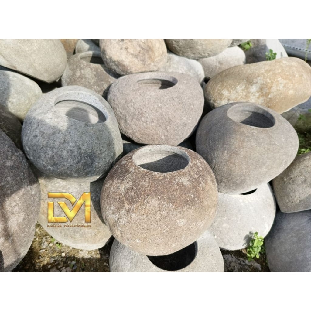 Pot Bunga Tanaman Outdoor Bahan Batu Alam Natural Batu Kali  Ukuran Sedang ( custom )