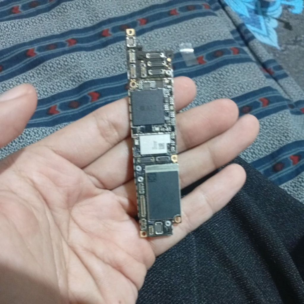 Mesin iPhone XR iCloud kosong