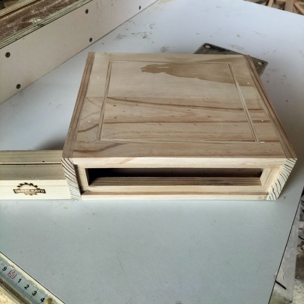 Box power bahan kayu jati belanda