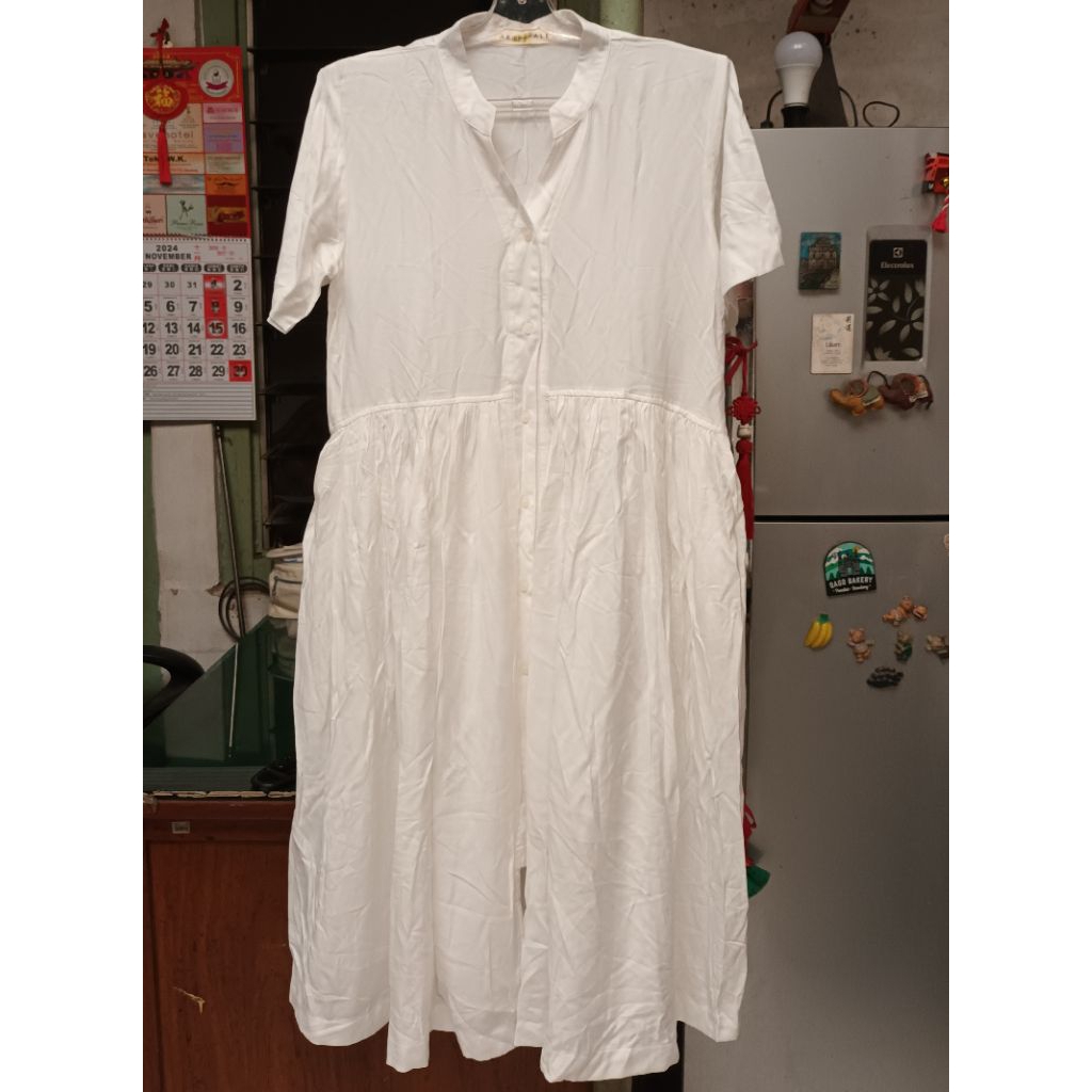Dress Panjang warna Putih merk Abbeytale Preloved