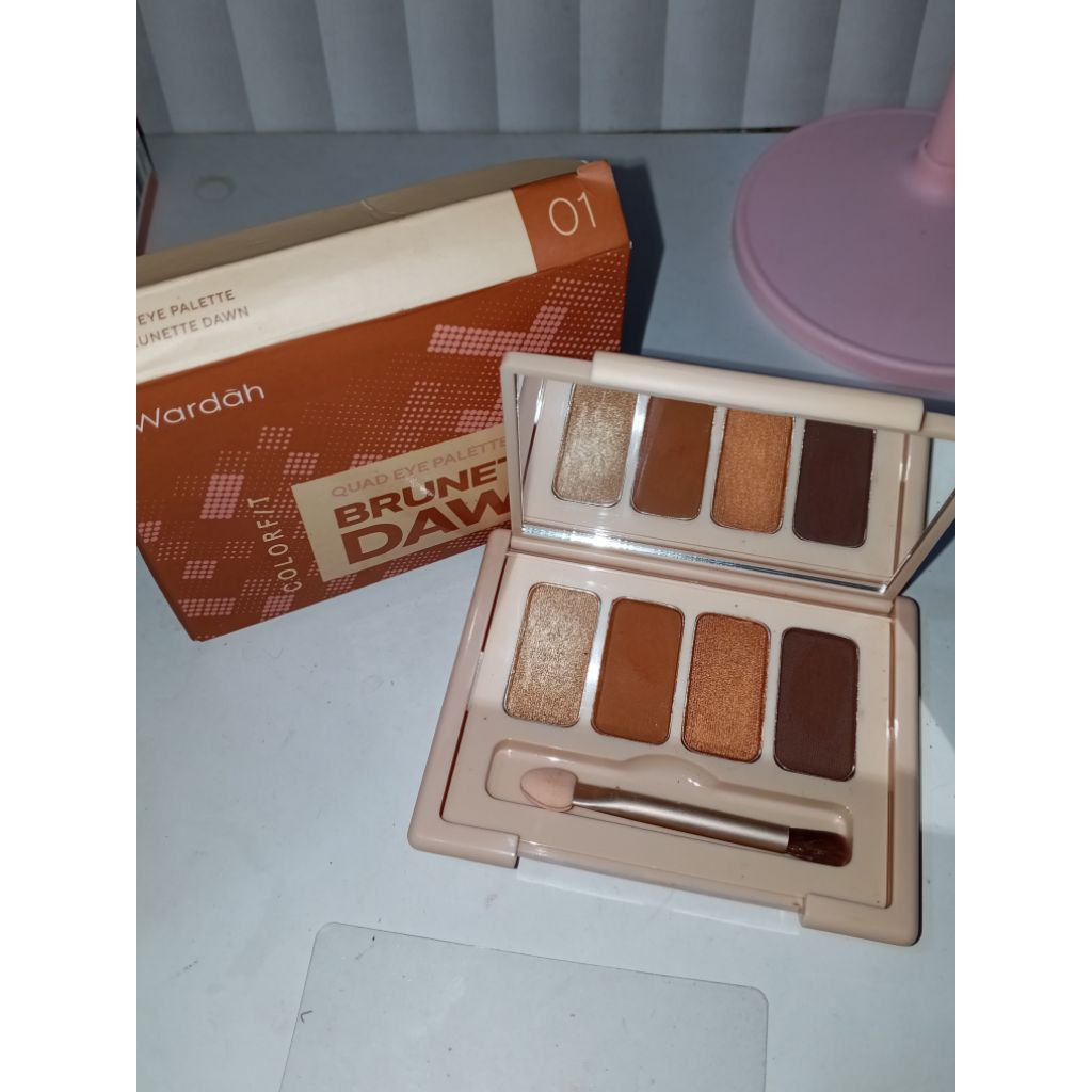 Palet Eyeshadow Wardah Colorfit Quad Eye 4 Warna - Mudah Digunakan, Intens, dan Mudah Dibaurkan