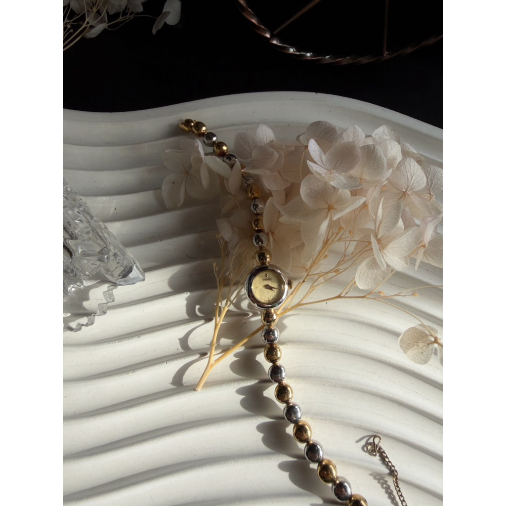 ladies vintage watch Seiko 1980s