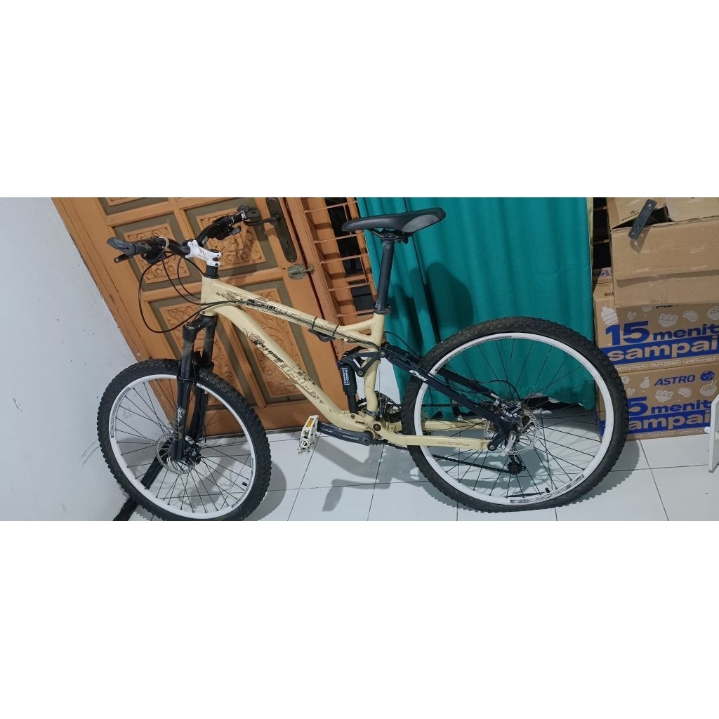 POLYGON COLLOSUS AM 1.0 masih cakep