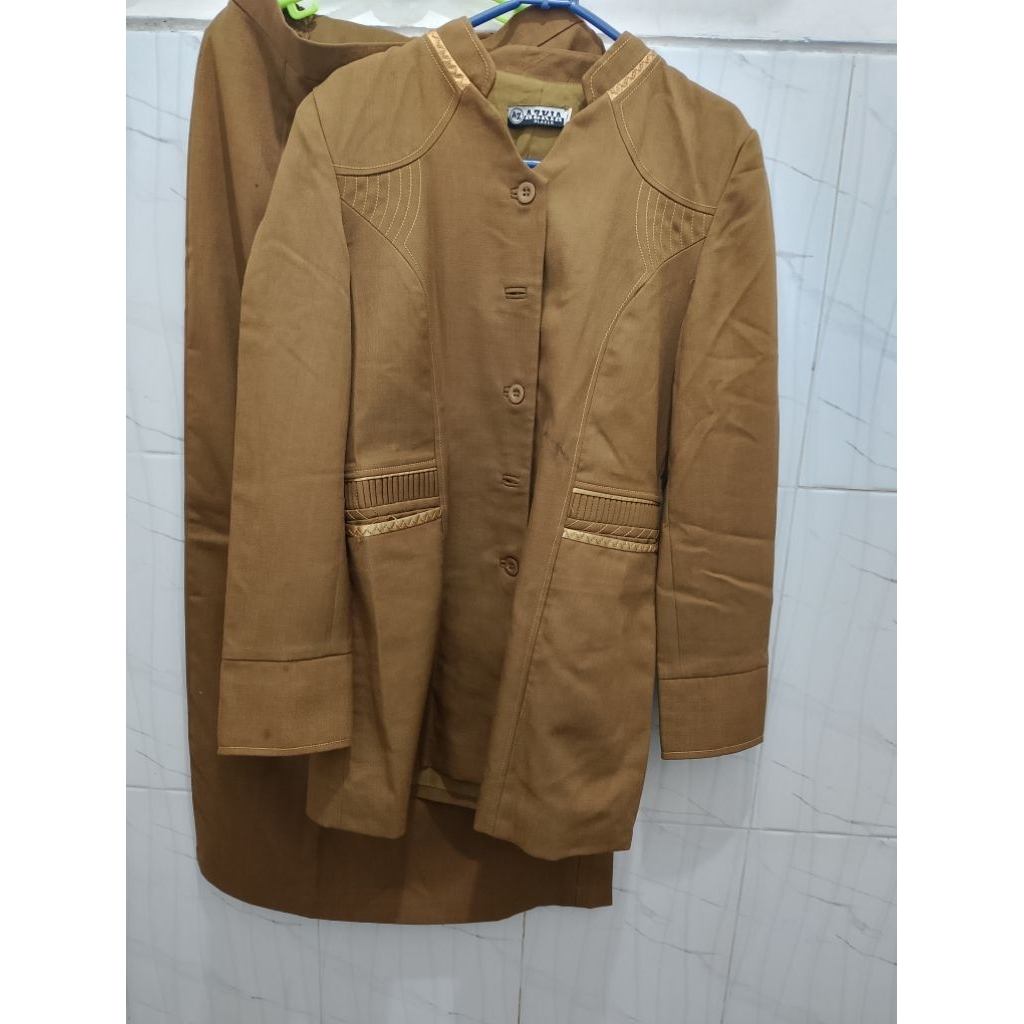 Seragam ASN Wanita Khaki Size M Preloved (Harga Pas)