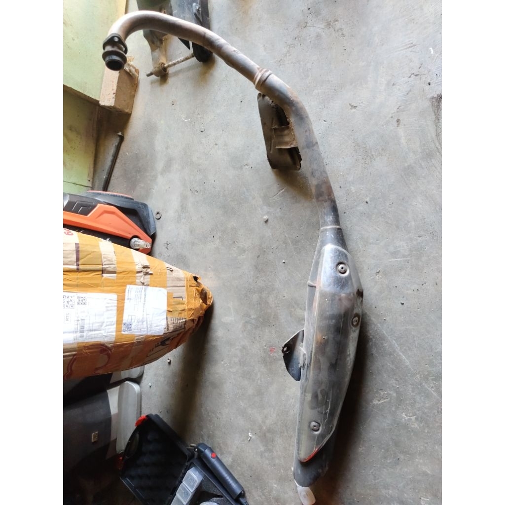 knalpot bajaj pulsar 135LS original copotan