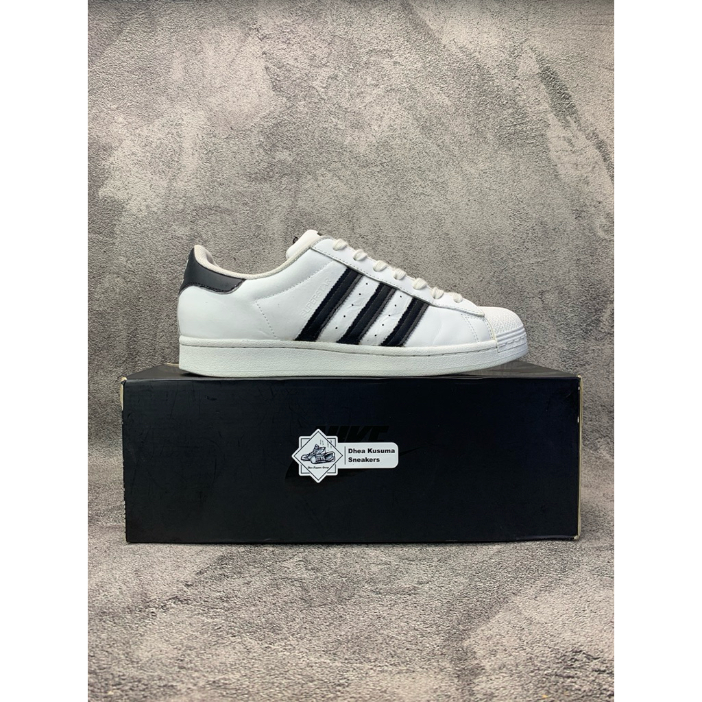 Sepatu Second  Adidas Superstar Putih Hitam  Size 42 2/3 Insole 27 cm  Original Guarantee 100%