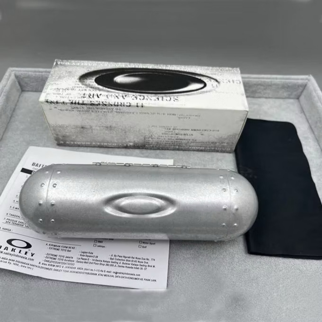 Box Kotak Kacamata Oakley Vault Metal Hardcase
