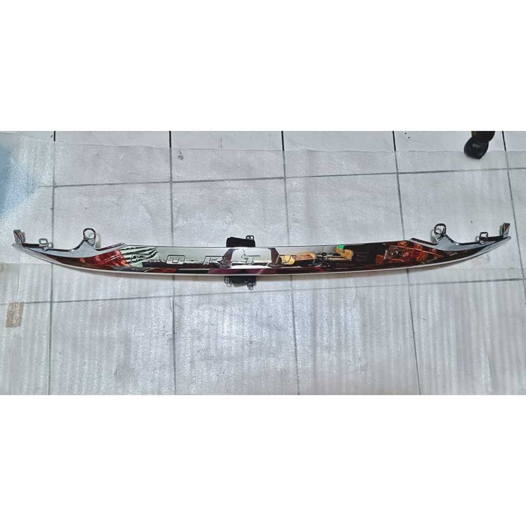 trunklid bagasi fortuner GR facelift 2021-2023 original black chrome original