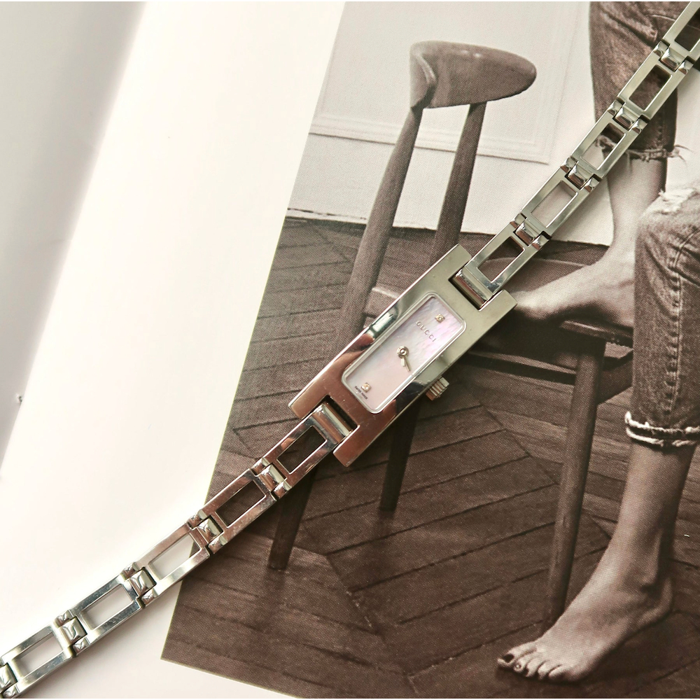 Jam Tangan Wanita Vintage Watch Gucci 3900L Rectangle MOP Dial Silver Chain Original Autentik Prelov