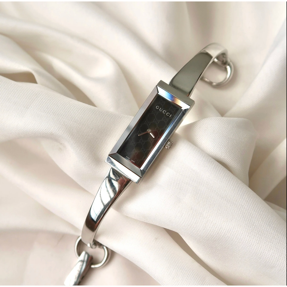 Jam Tangan Wanita Vintage Watch Gucci Black Pattern Rectangle Dial Silver Bangle Original Autentik P