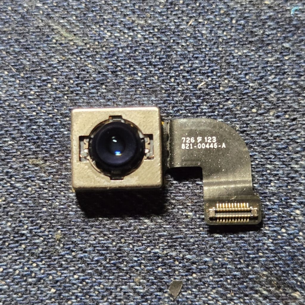 Kamera belakang iPhone 7 biasa minus getar