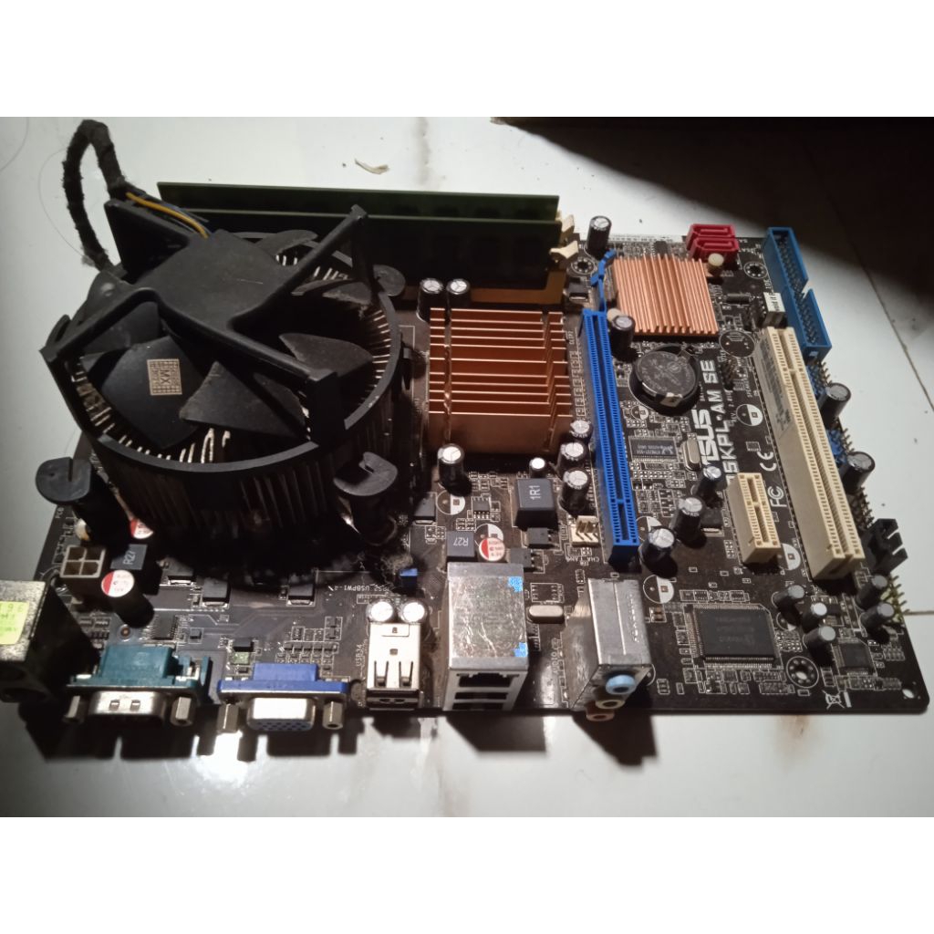 paket motherboard core to duo ram 4gb DDR2 kondisi normal