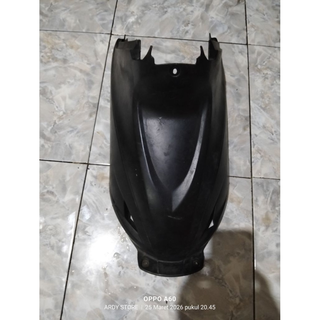 COVER MESIN TENGAH ORI SPIN 125 SECOND