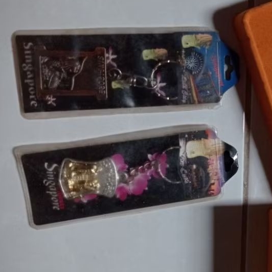 preloved gantungan kunci Singapore merlion