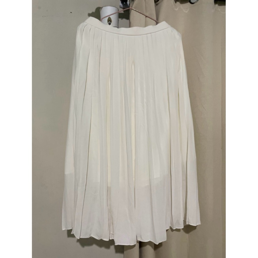 Rok Uniqlo plisket rapi