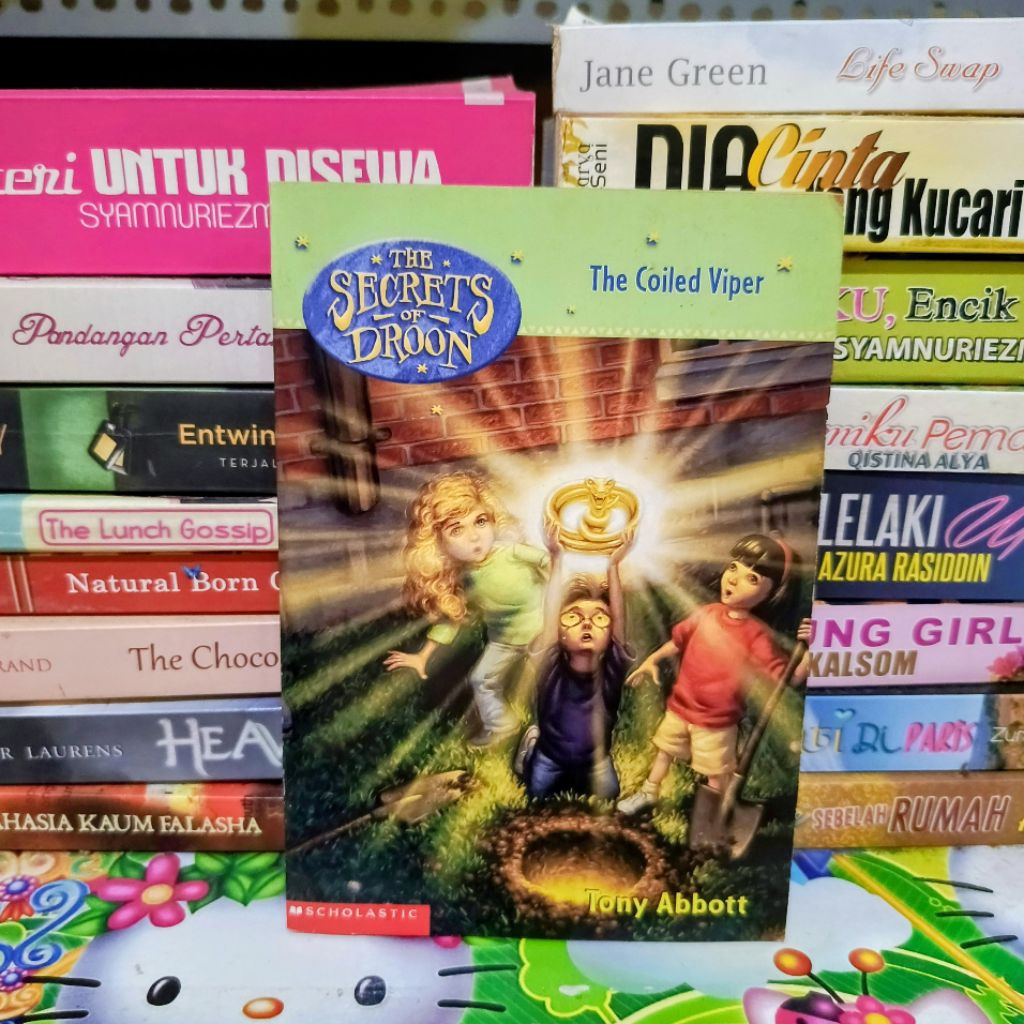 NOVEL IMPORT THE SECRET DROON THE COILED VIPER (ORIGINAL)