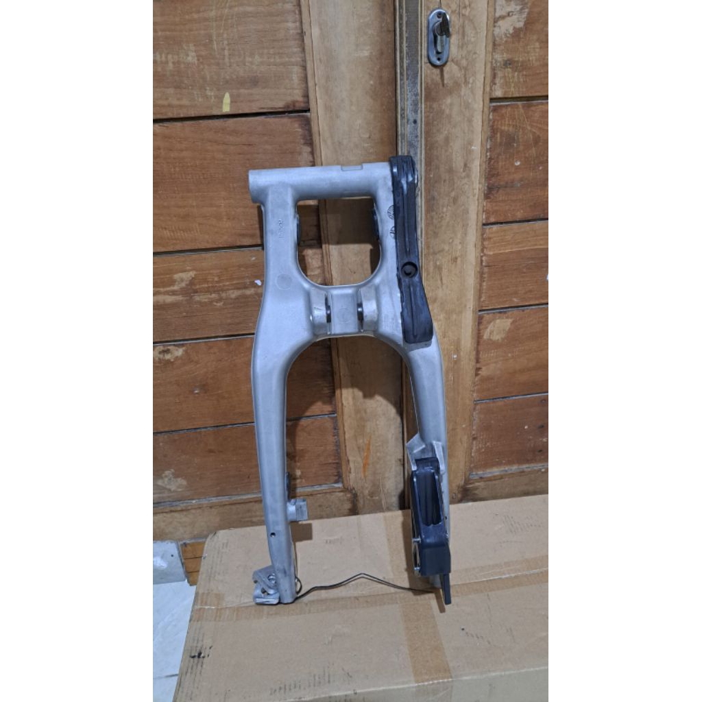 swing arm Gordon Pnp crf150 model husqvarna kondisi baik 95%