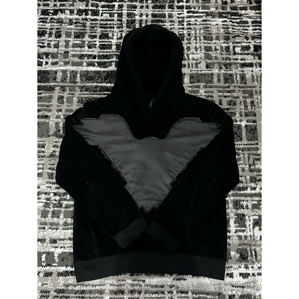 Hoodie Hitam khas Marcelo Burlon County of Milan