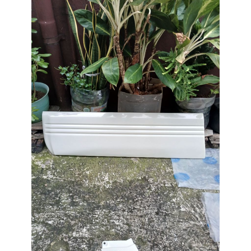 molding pintu depan kiri kijang krista
