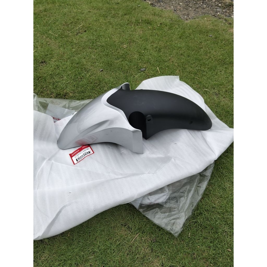 Spakbor depan Tiger Revo silver original ahm stok lama