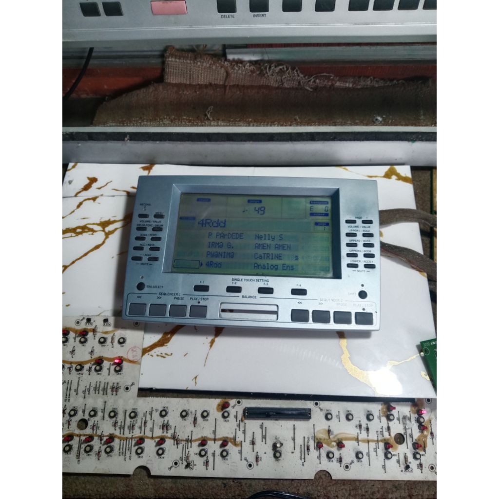 Layar LCD Set kesing dan Pcb tengah layar+Kabel Untuk Keyboard KORG PA 50 DISKET DAN SD bekas Cabuta