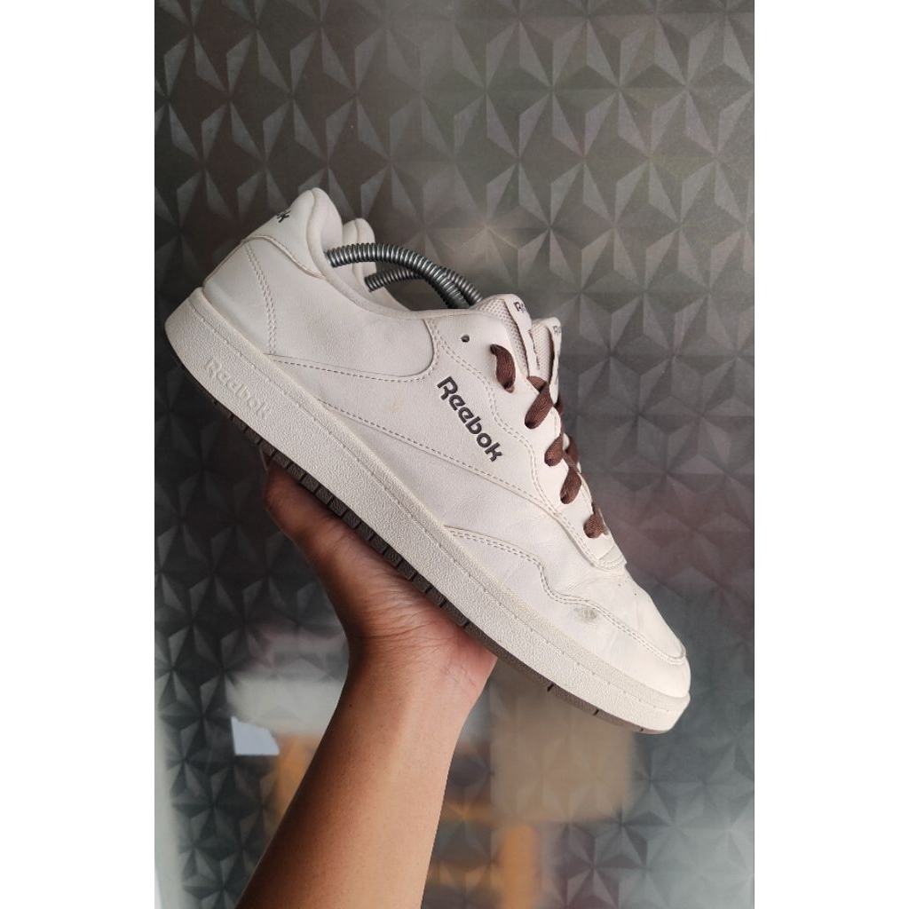 sepatu Reebok SZ 42 second bekas preloved