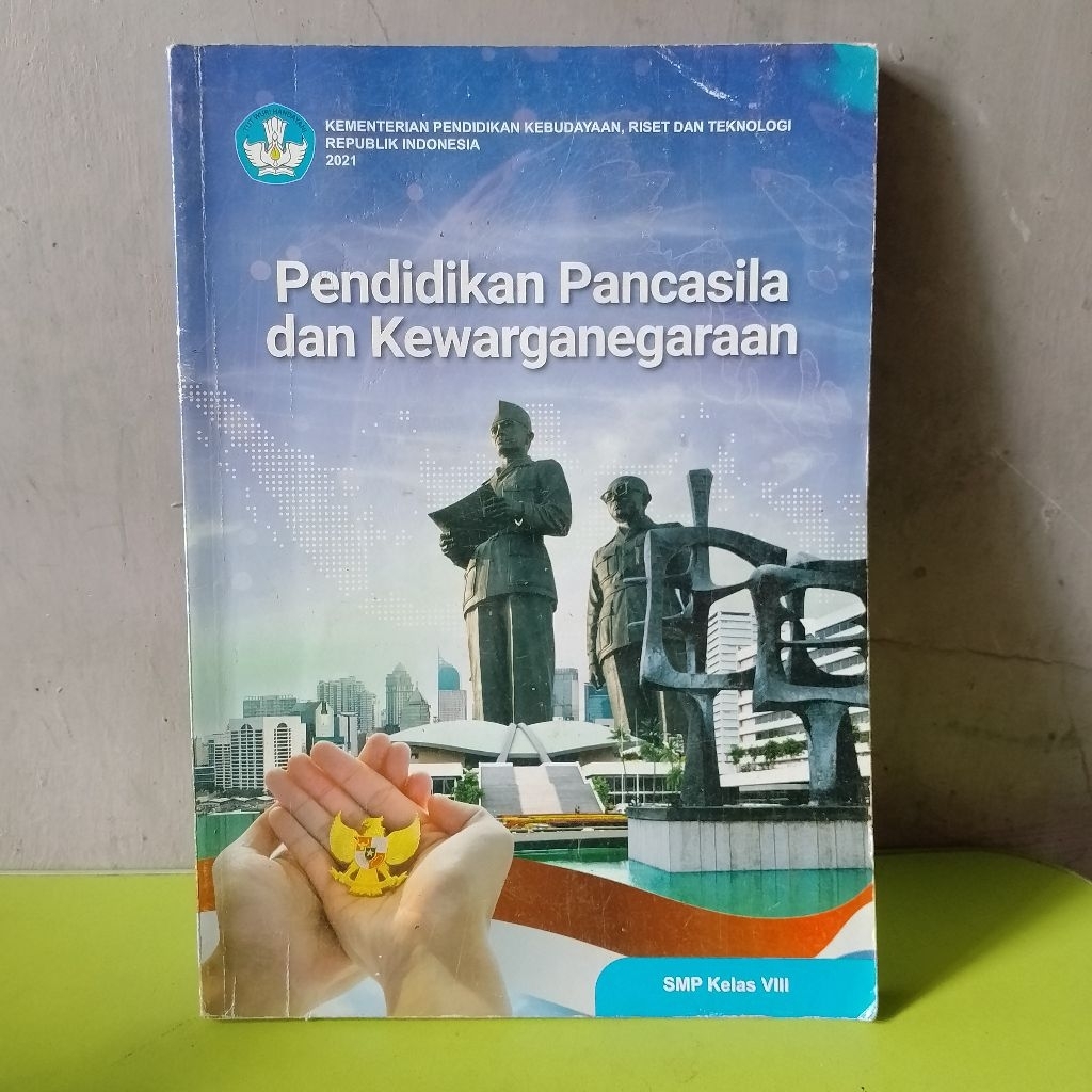 PENDIDIKAN PANCASILA DAN KEWARGANEGARAAN 2021 KELAS 8 SMP