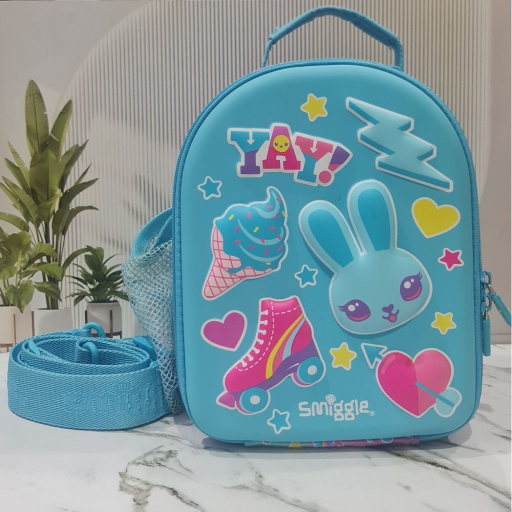 Smiggle Hardtop Curve Lunchbox with Strap