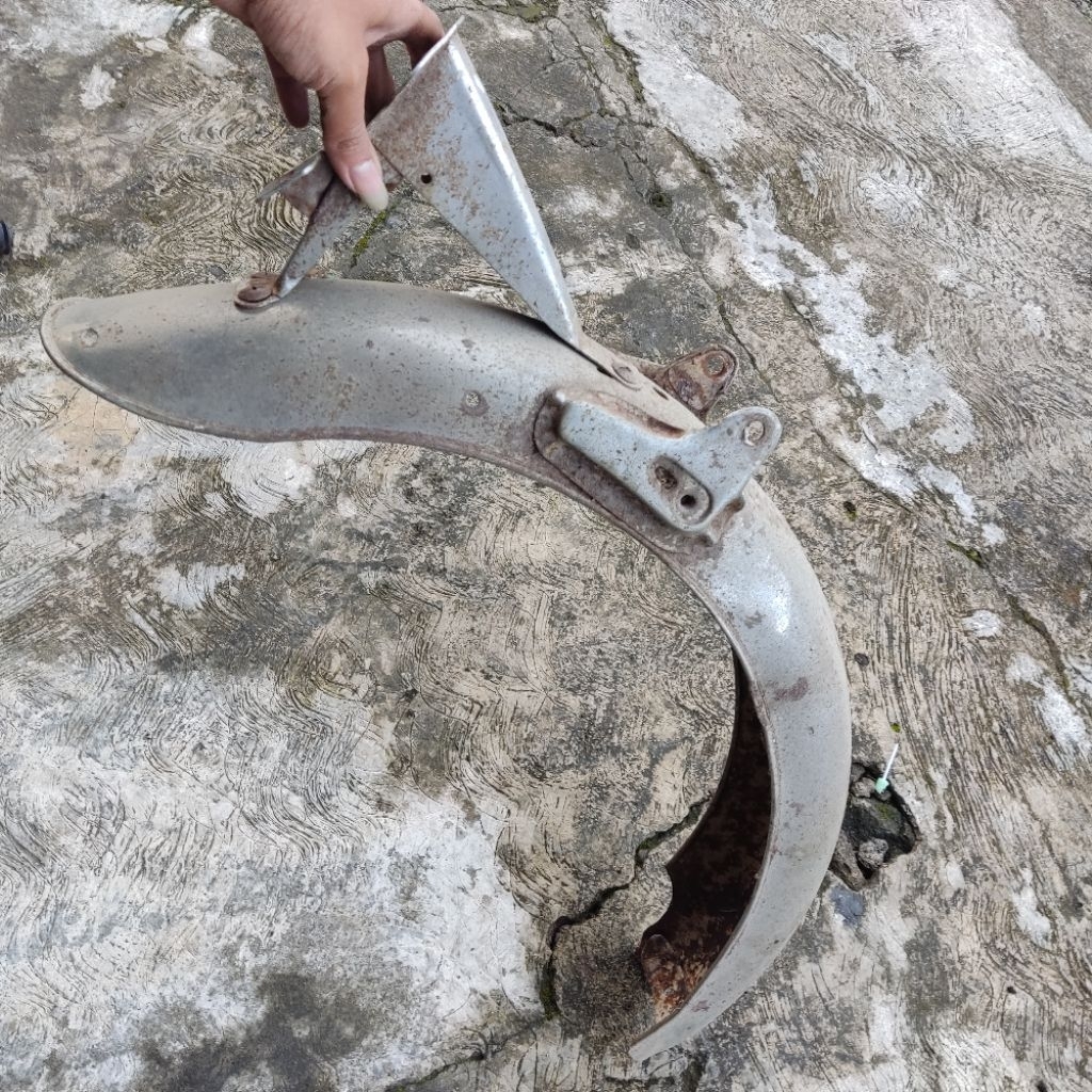 spakbor slebor belakang Suzuki A100