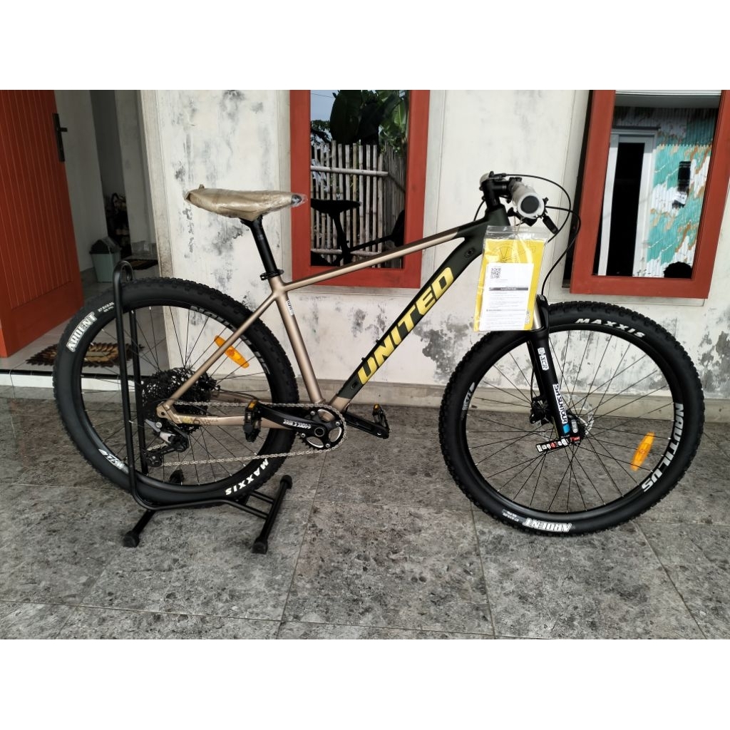 United Clovis 6.10 Sepeda Gunung 27.5 ince Deore 12 speed