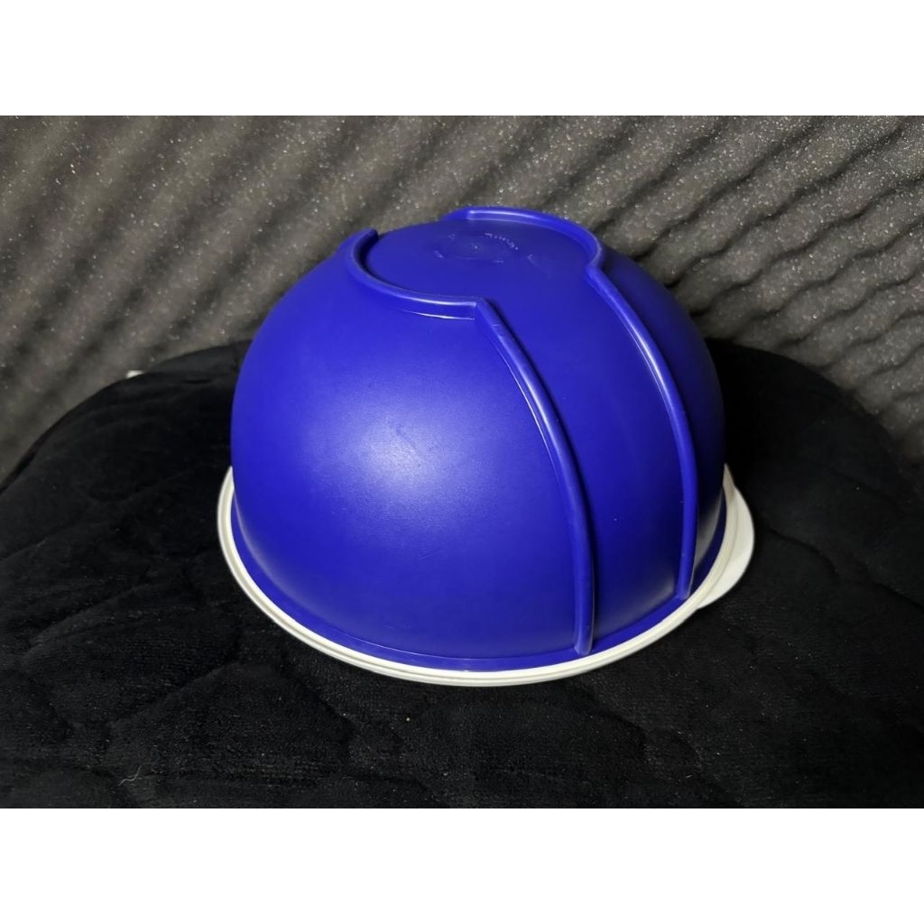 Blue mixing bowl tupperware