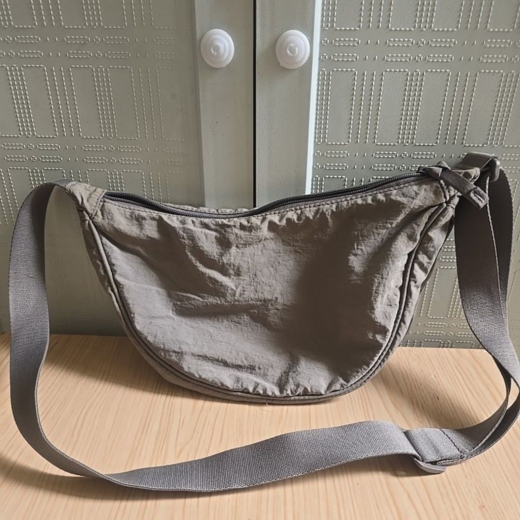 [Preloved] Tas Ori Uniqlo Abu abu