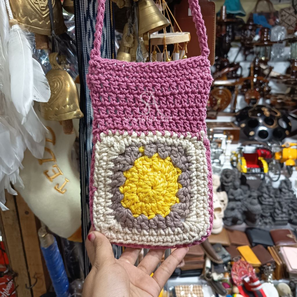 syaakira.art Tas HP Rajut Bunga bahan Katun Muat HP Furing Satin SOUVENIR DAN OLEH-OLEH KHAS JOGJA