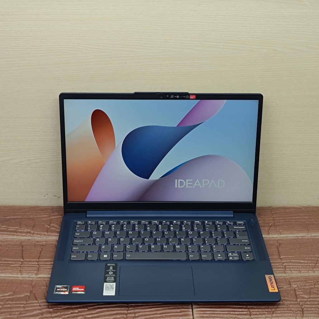 Laptop Lenovo Ideapad Slim 3 14ABR8 AMD RYZEN 5-5625U RAM 16GB SSD 512GB IPS BACKLIT