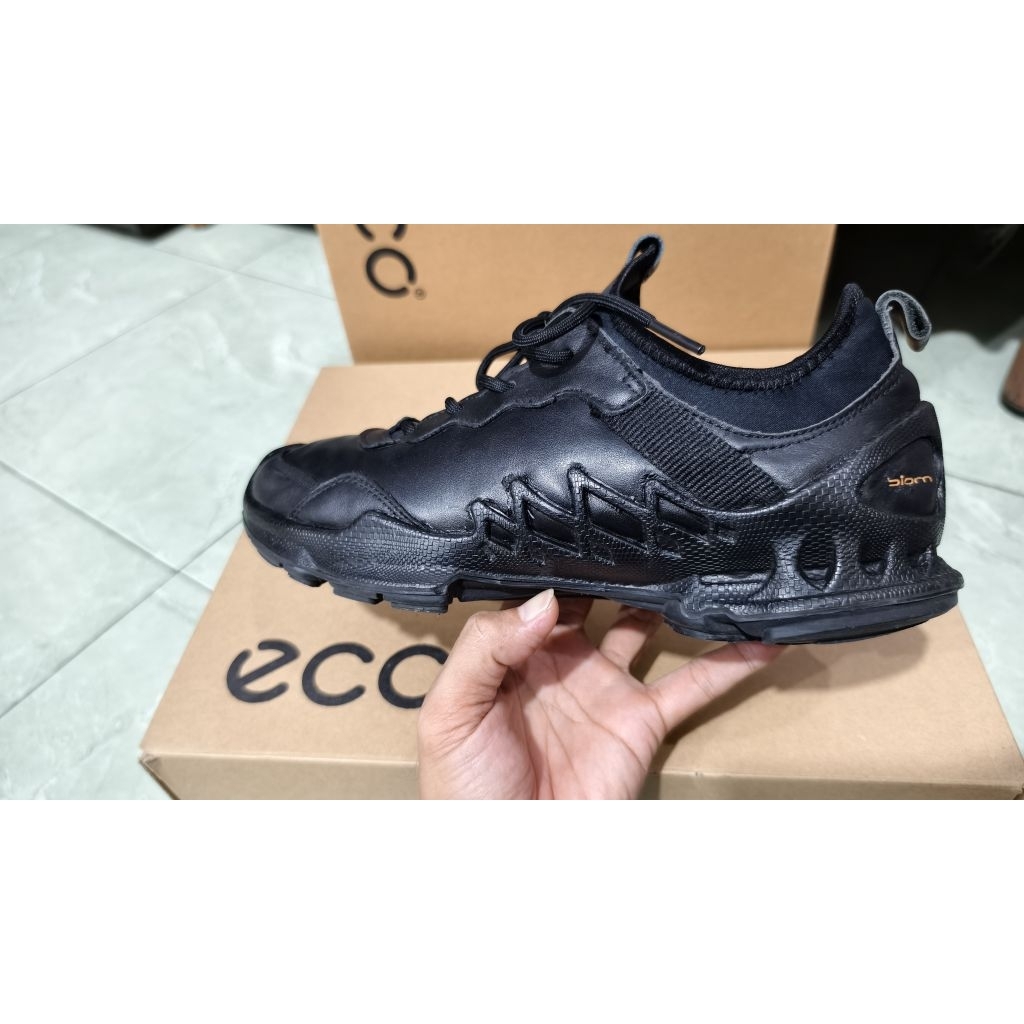 Sepatu Ecco Biom Aex Men size 42