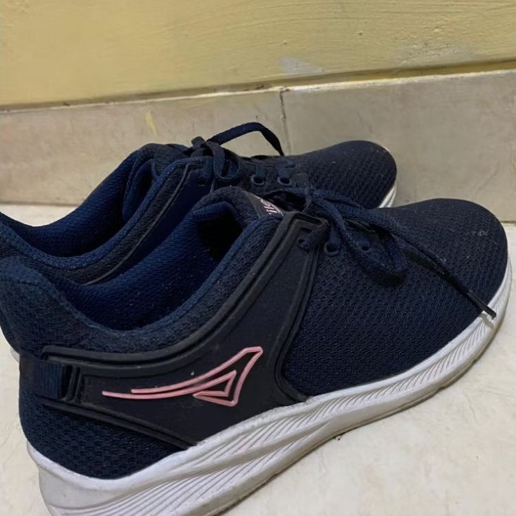[Preloved] Sepatu Adidas Navy Wanita