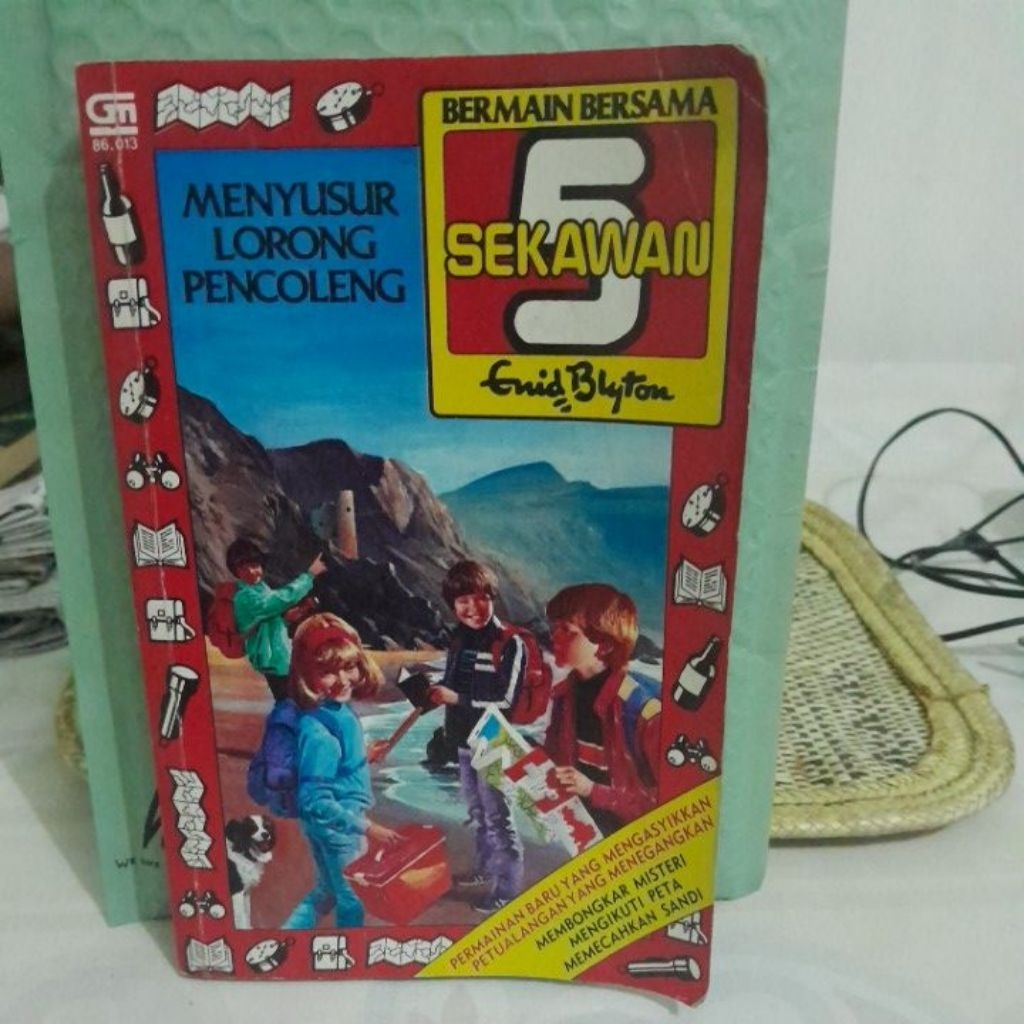 [baca deskripsi & video] novel bekas Lima Sekawan Bermain Bersama Menyusur Lorong Pencoleng cetakan 