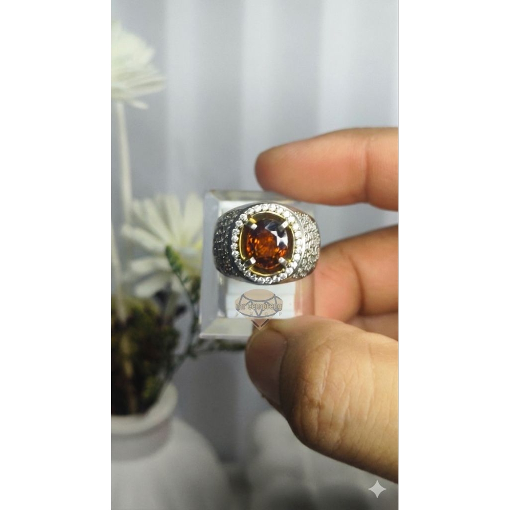 Batu Permata Natural Orange Zircon