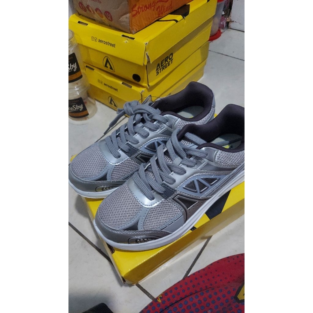 aerostreet Riven Sepatu Sneakers