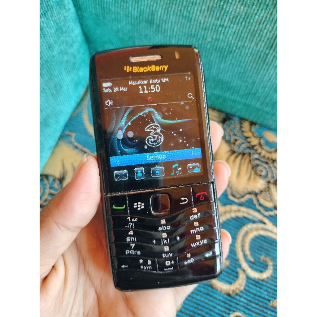 blackberry pearl warna hitam