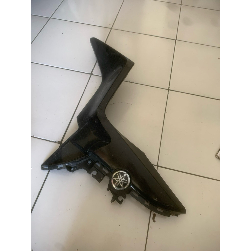 body front under sayap yamaha xmax(bekas)
