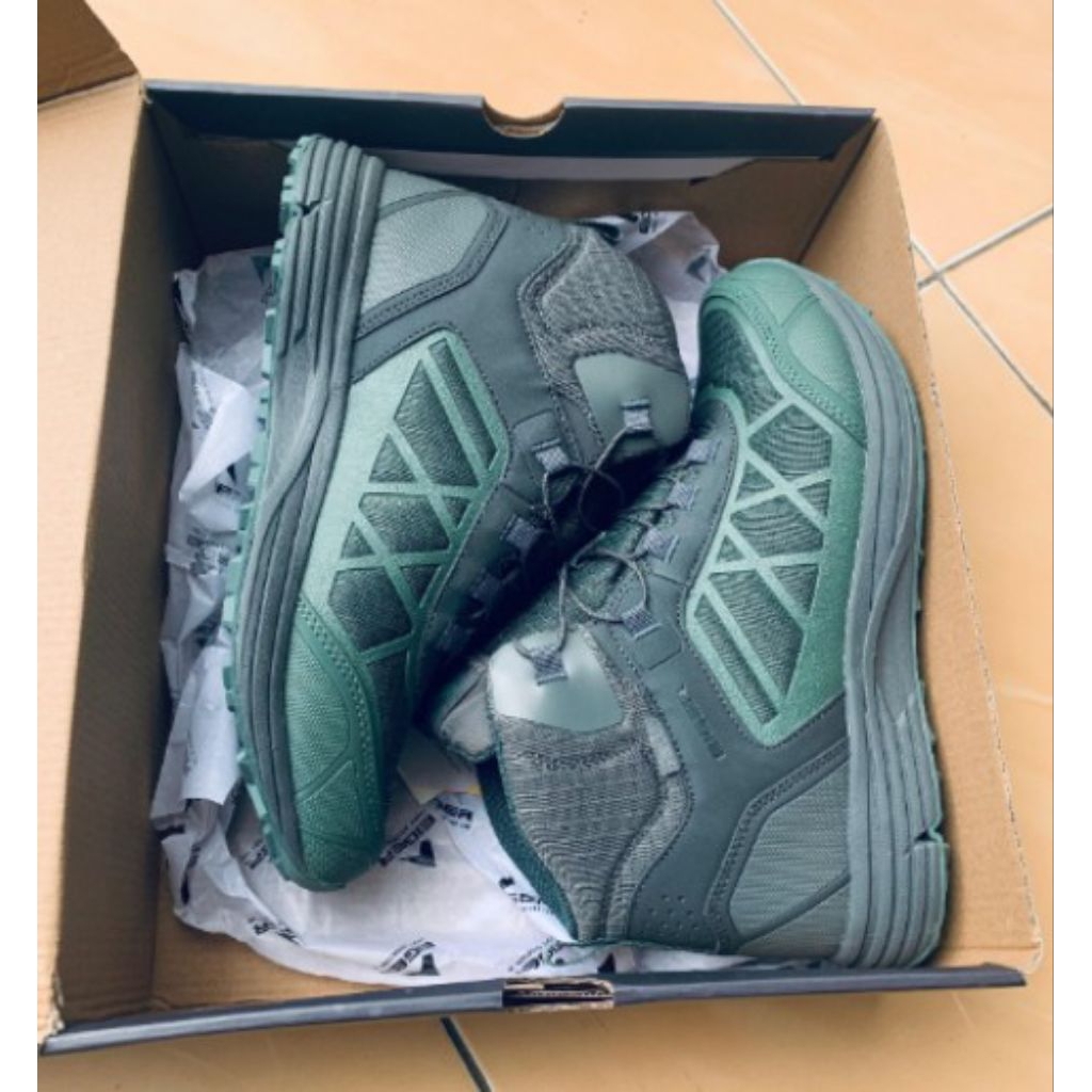 Sepatu Gunung Eiger