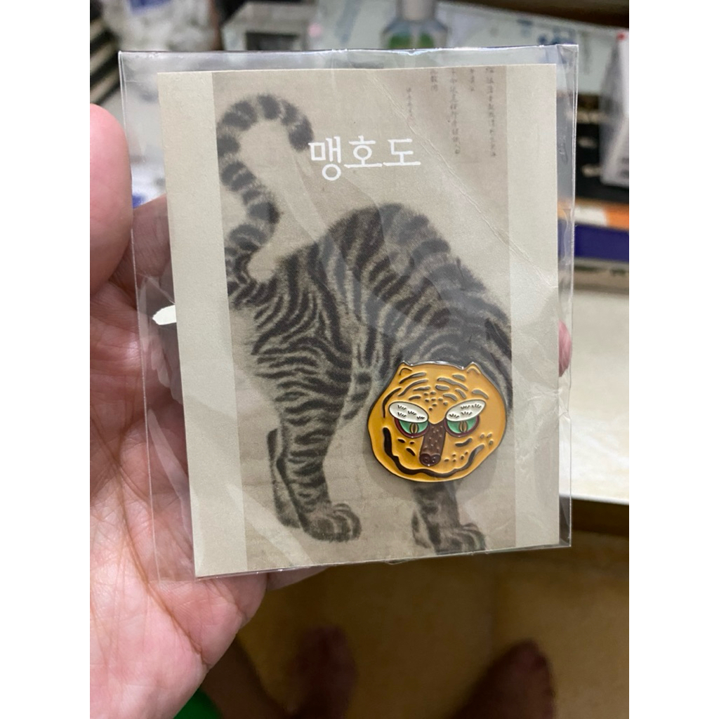 Souvenir Keychain/ Pin Lucu Korea & HongKong (new)
