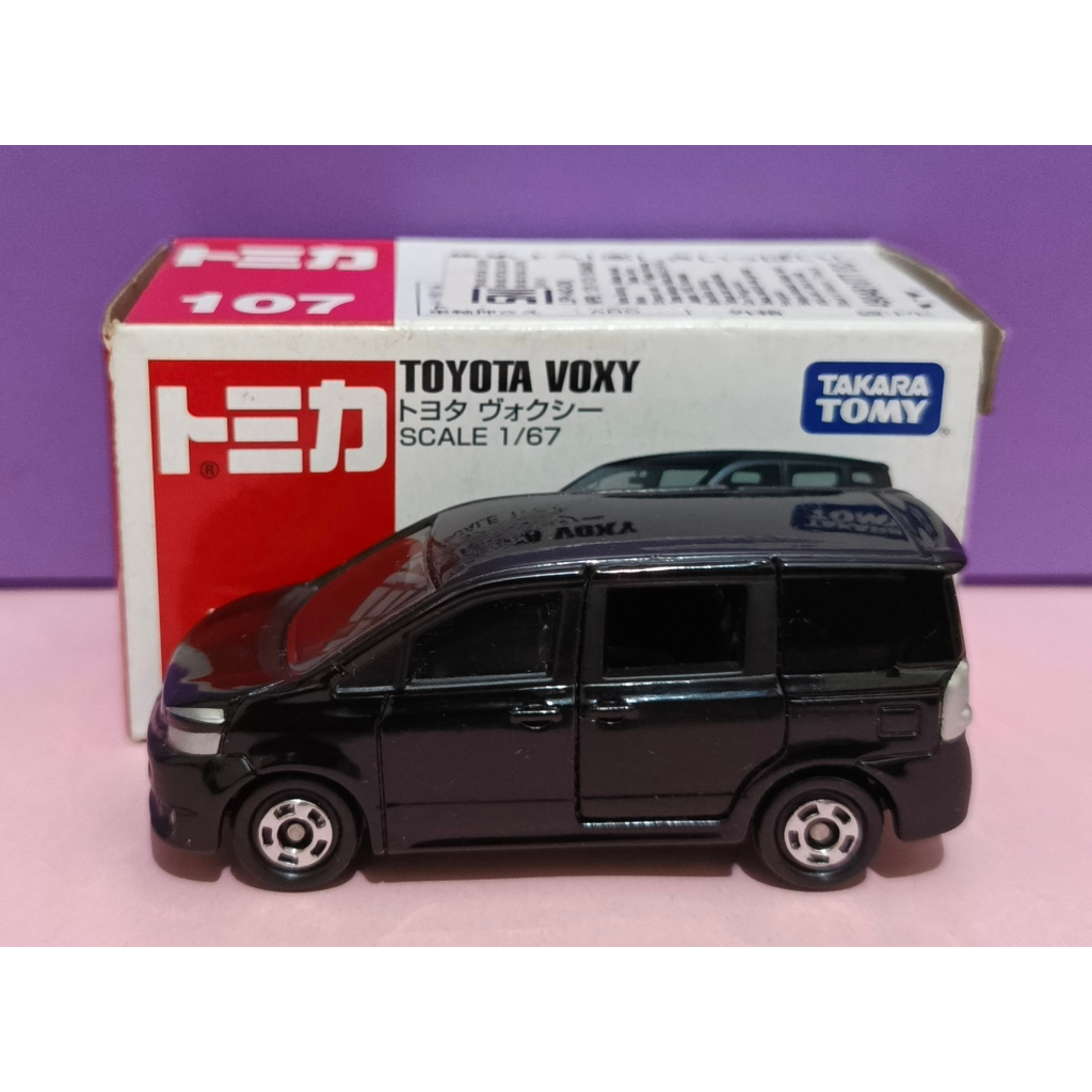 Diecast Takara Tomy Tomica 107 Toyota Voxy (1)