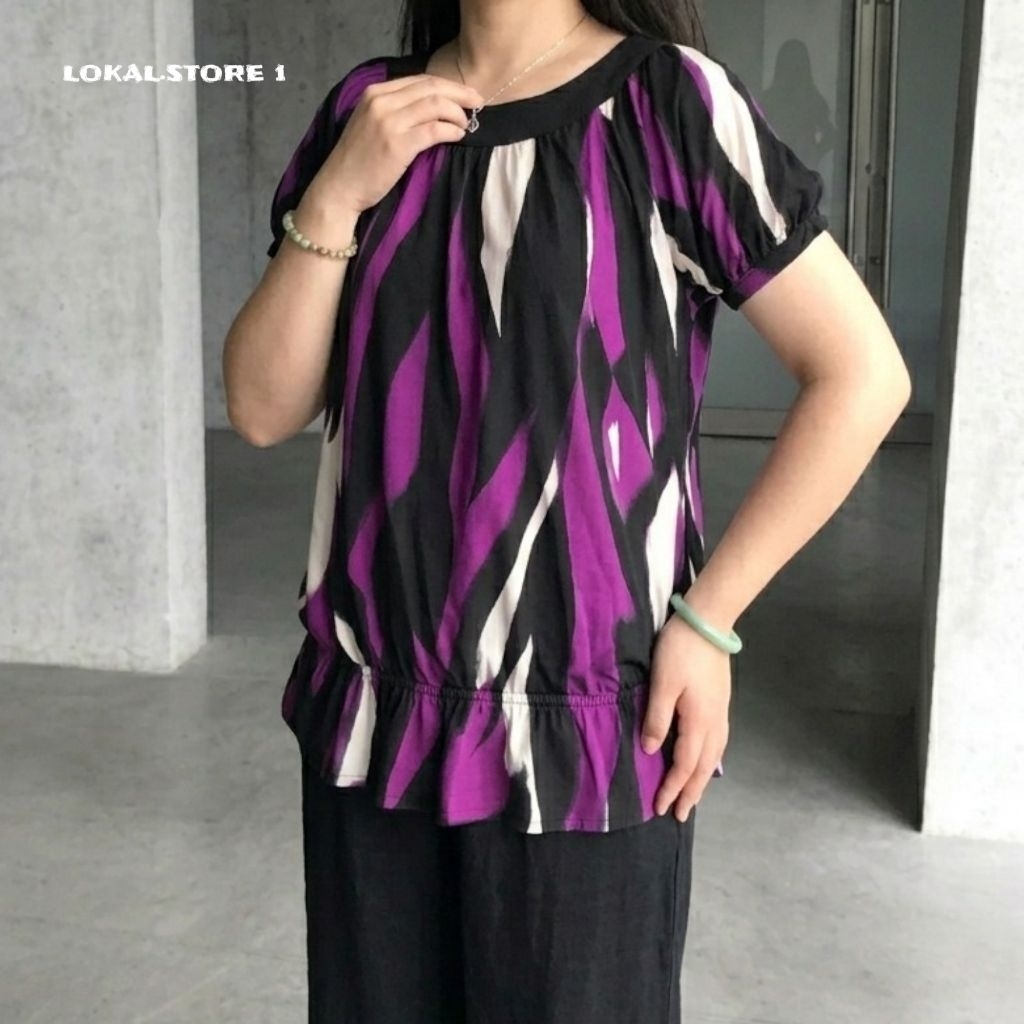 Blouse Wanita Motif Abstrak Ungu Hitam | Atasan Wanita Elegan Lengan Pendek | Baju Wanita Casual Fas