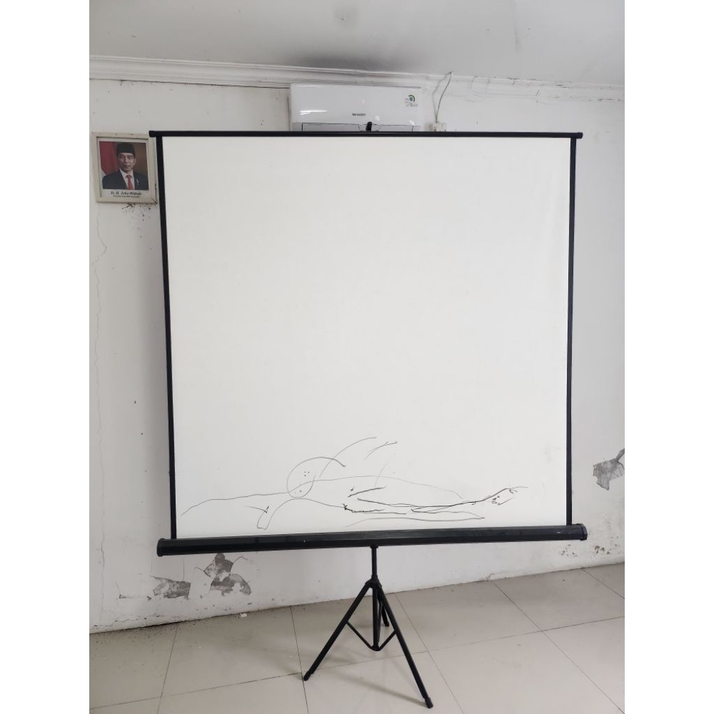 Layar Proyektor Tripod